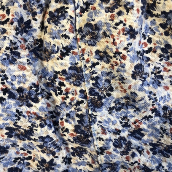 Abercrombie & Fitch floral top and shorts Top: XS Bottom: Small - Picture 5 of 13